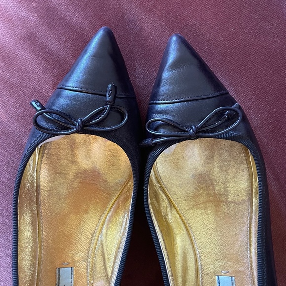 Prada pointed black leather bow flats - Picture 2 of 10